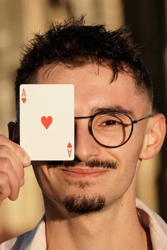 {{ t.altQsjPortrait }}